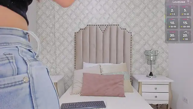 Pia Johnson  online show from January 2026 11:36:01 AM