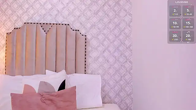 Pia Johnson  online show from November 2025 11:21:02 AM