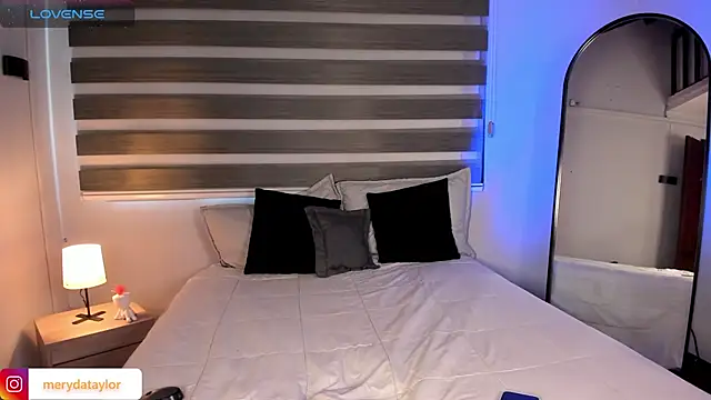 MERIDA TAYLOR online show from January 2026 01:59:01 PM