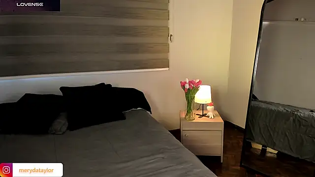 MERIDA TAYLOR online show from February 2026 01:22:01 PM