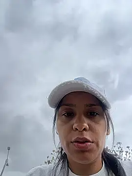 Snapshot of J_loren chatting on January 2026 03:19:01 PM J loren online show from January 2026 03:19:01 PM