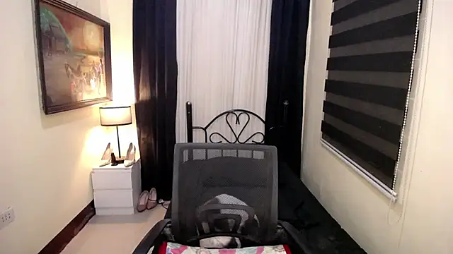 Yesha harper online show from February 2026 03:01:01 PM