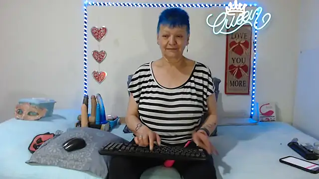 Snapshot of loquitaqueen011 chatting on July 2026 06:09:01 PM loquitaqueen011 online show from July 2026 06:09:01 PM