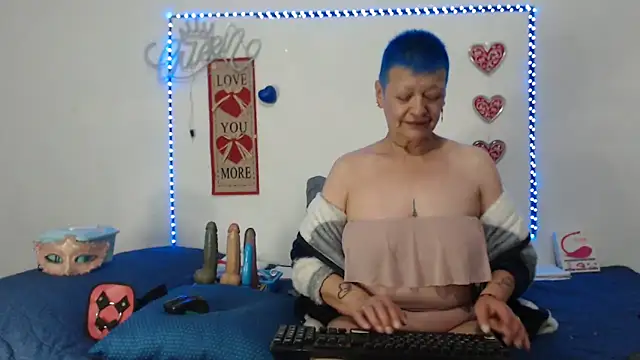 Snapshot of loquitaqueen011 chatting on March 2025 09:19:02 PM loquitaqueen011 online show from March 2025 09:19:02 PM