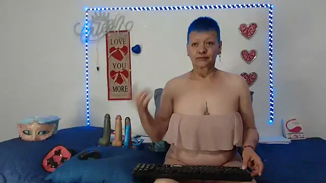 Snapshot of loquitaqueen011 chatting on March 2025 06:13:02 PM loquitaqueen011 online show from March 2025 06:13:02 PM