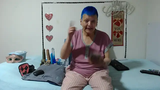 loquitaqueen011 online show from November 2025 02:39:02 PM