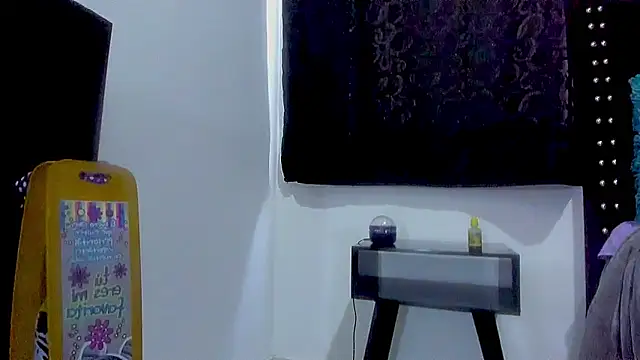 amareto queen online show from September 2025 09:43:02 PM