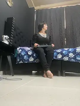 amareto queen online show from April 2026 10:22:02 PM