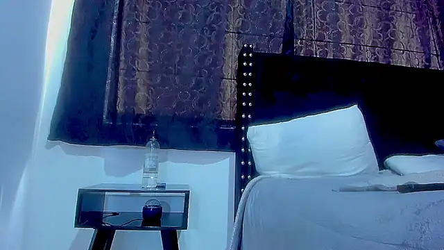 amareto queen online show from September 2025 09:14:01 PM