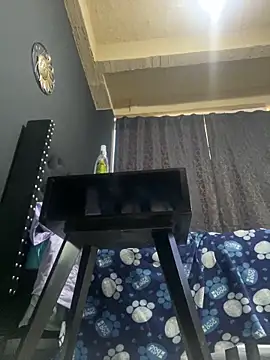 amareto queen online show from April 2026 10:22:01 PM