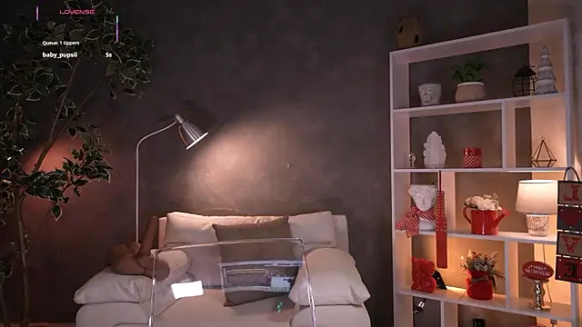 RedJasmine  online show from March 2026 09:49:02 PM