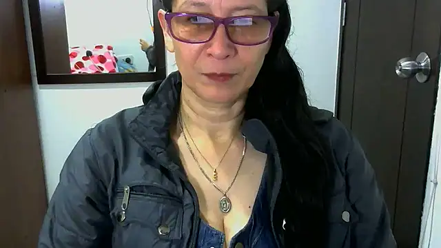 Snapshot of latin49 chatting on February 2025 04:04:01 AM latin49 online show from February 2025 04:04:01 AM