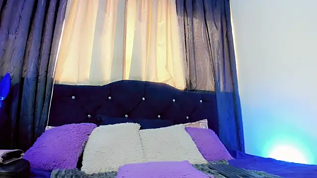 lesly xx online show from April 2026 07:15:02 PM