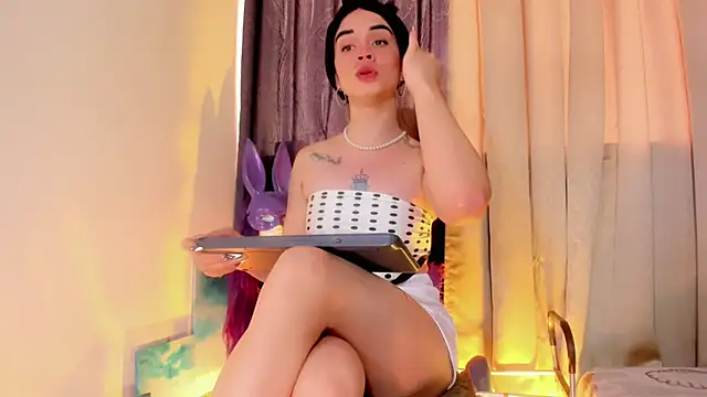 lesly xx online show from June 2026 07:13:02 PM