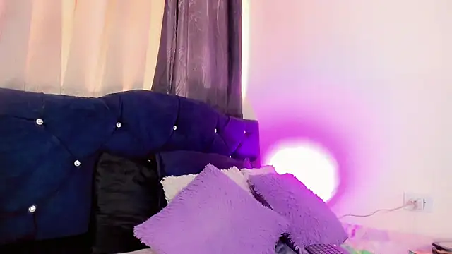 lesly xx online show from May 2026 07:12:02 PM