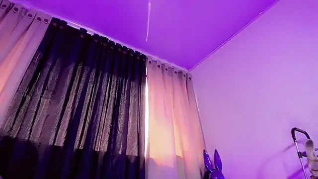 lesly xx online show from February 2026 07:35:02 PM