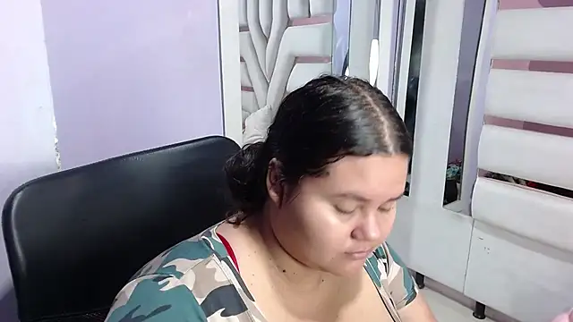 ValenTitis online show from November 2025 08:46:01 PM