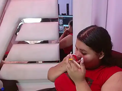 ValenTitis online show from November 2025 08:25:02 PM