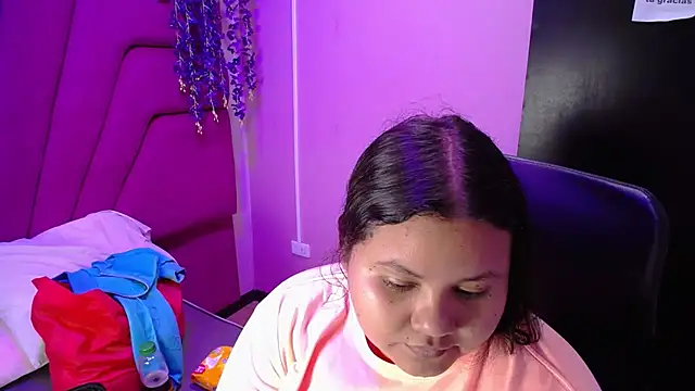 ValenTitis online show from December 2025 08:34:02 PM