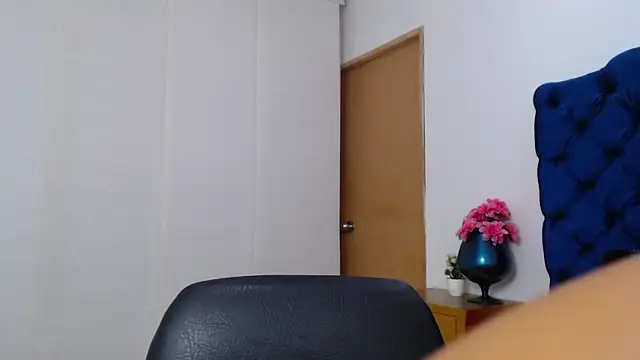 Lili666  online show from February 2026 04:12:02 AM