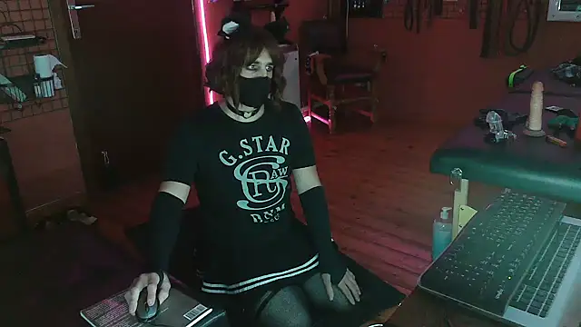 Snapshot of Ginny-the-bdsm-nympho chatting on October 2025 05:00:02 PM Ginny-the-bdsm-nympho online show from October 2025 05:00:02 PM