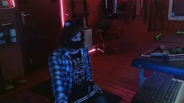 Snapshot of Ginny-the-bdsm-nympho chatting on October 2025 06:05:01 PM Ginny-the-bdsm-nympho online show from October 2025 06:05:01 PM