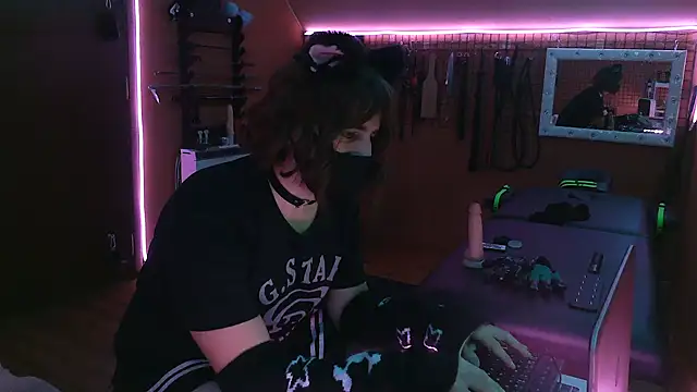 Snapshot of Ginny-the-bdsm-nympho chatting on December 2025 06:13:01 PM Ginny-the-bdsm-nympho online show from December 2025 06:13:01 PM