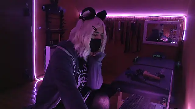 Snapshot of Ginny-the-bdsm-nympho chatting on October 2025 04:20:02 PM Ginny-the-bdsm-nympho online show from October 2025 04:20:02 PM