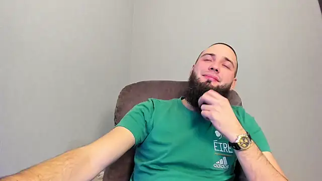 Snapshot of A_____________ chatting on February 2025 10:00:01 PM A online show from February 2025 10:00:01 PM