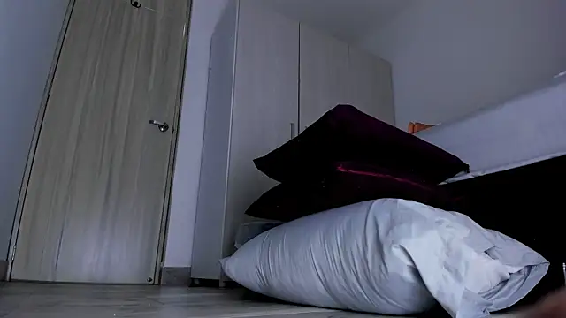 Skarleth69 online show from November 2025 01:11:02 AM