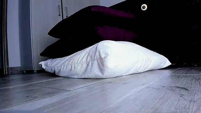 Skarleth69 online show from October 2025 02:55:01 AM