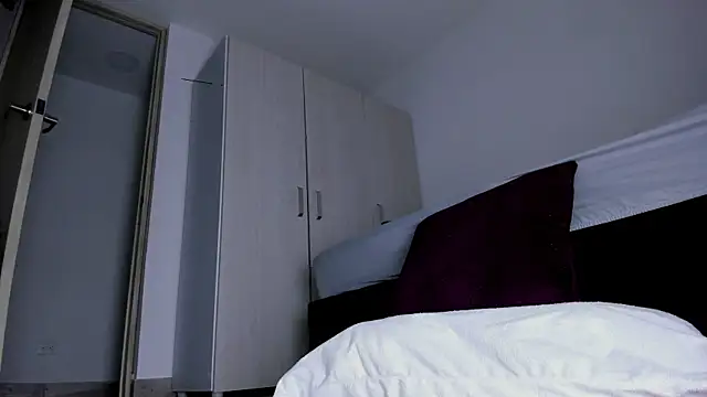 Skarleth69 online show from September 2025 01:45:01 AM