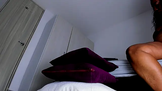 Skarleth69 online show from November 2025 02:22:02 AM