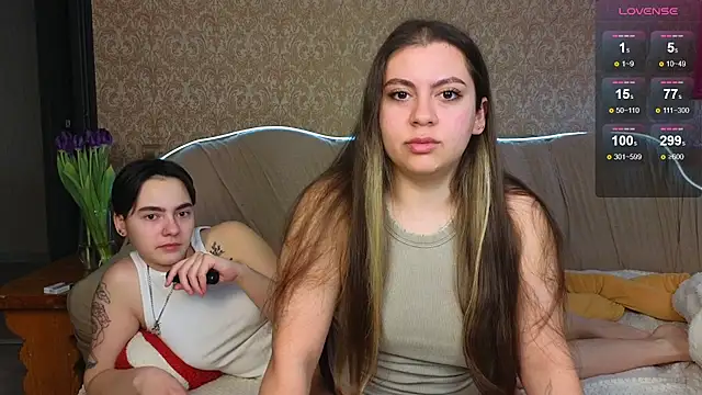 Snapshot of twobabesweet chatting on March 2025 07:33:02 AM twobabesweet online show from March 2025 07:33:02 AM