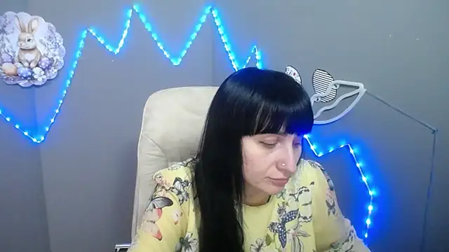 NinaFlawlees online show from April 2026 12:17:01 PM