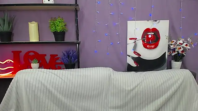 NinaFlawlees online show from March 2025 10:00:02 PM