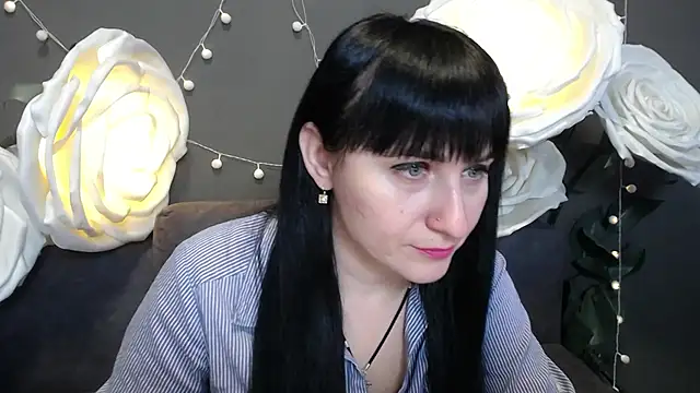 NinaFlawlees online show from November 2025 12:49:01 PM