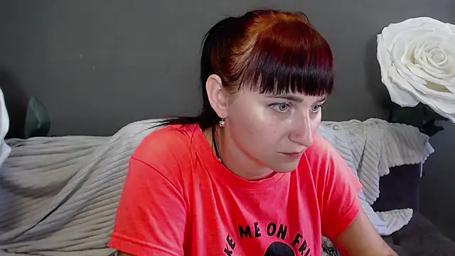 NinaFlawlees online show from September 2025 12:00:01 PM