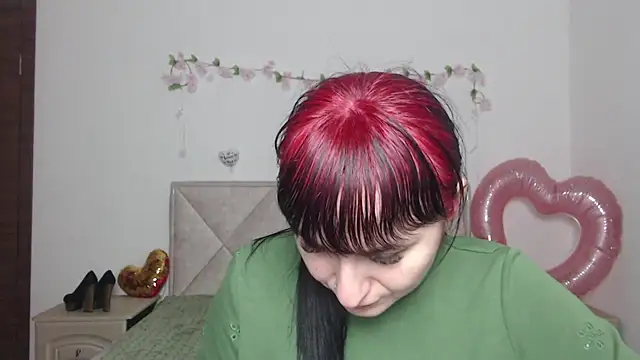 NinaFlawlees online show from March 2026 01:40:01 PM