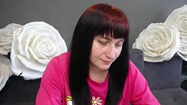 NinaFlawlees online show from September 2025 12:05:01 PM