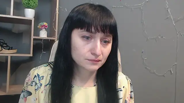 NinaFlawlees online show from November 2025 01:11:01 PM