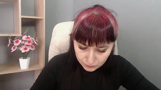 NinaFlawlees online show from February 2026 01:01:02 PM