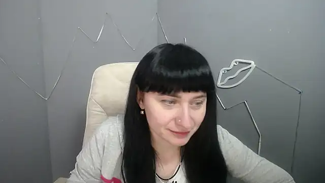 NinaFlawlees online show from April 2026 12:12:01 PM