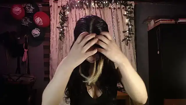 Snapshot of Hathorlove chatting on December 2025 03:28:02 AM Hathorlove online show from December 2025 03:28:02 AM