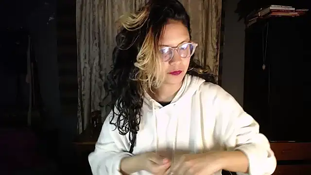 Snapshot of Hathorlove chatting on February 2026 06:35:01 AM Hathorlove online show from February 2026 06:35:01 AM