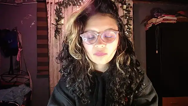 Snapshot of Hathorlove chatting on January 2026 01:53:01 AM Hathorlove online show from January 2026 01:53:01 AM