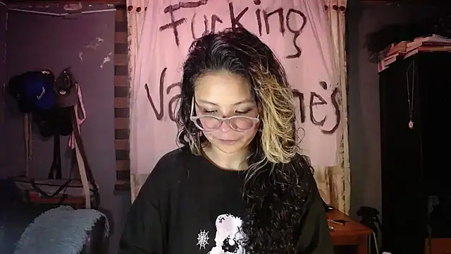 Snapshot of Hathorlove chatting on February 2026 09:58:01 PM Hathorlove online show from February 2026 09:58:01 PM