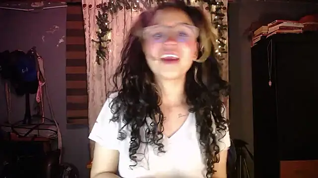 Snapshot of Hathorlove chatting on January 2026 03:32:01 AM Hathorlove online show from January 2026 03:32:01 AM