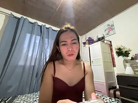 Snapshot of Msyensmith chatting on May 2026 08:18:01 AM Msyensmith online show from May 2026 08:18:01 AM