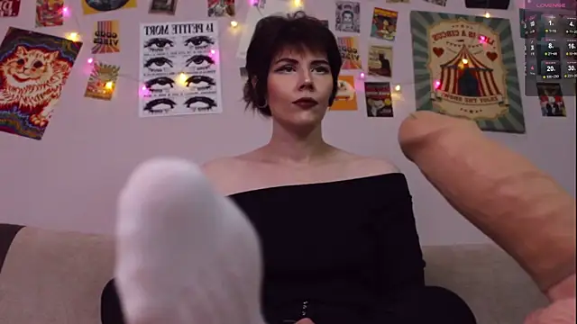 Luna Blake online show from May 2026 04:10:01 PM